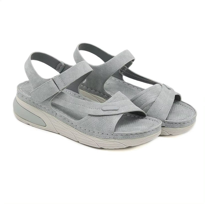 Klassische Sommersandalen