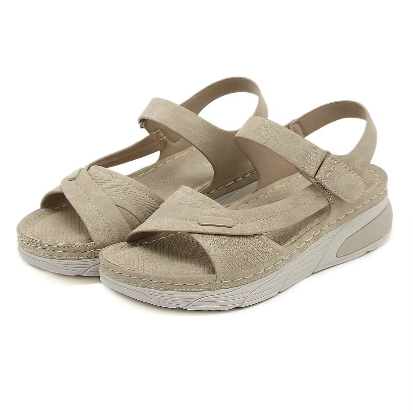 Klassische Sommersandalen